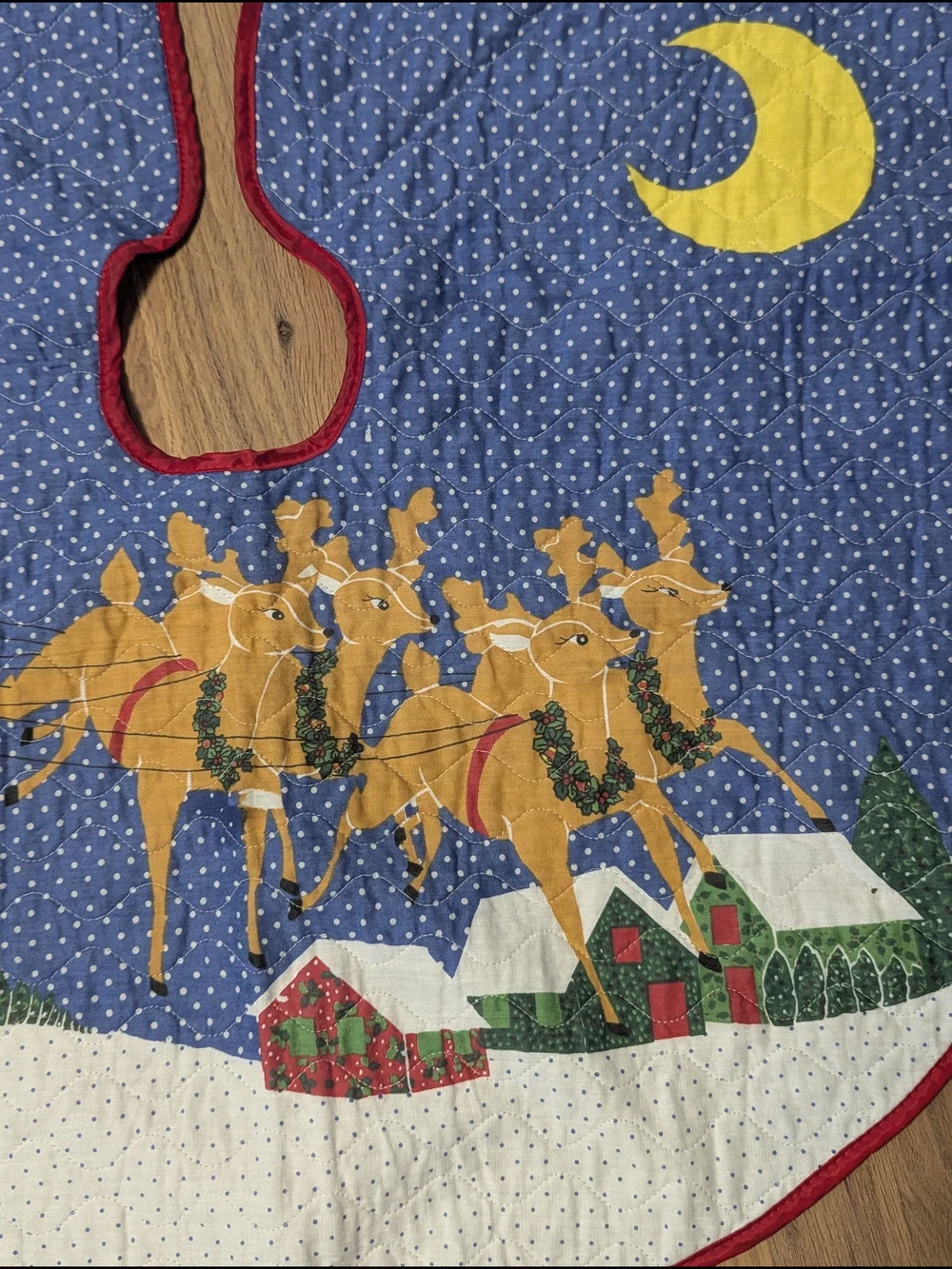 Quilted Christmas Tree Skirt Santa Sleigh Reindeer Stars Blue 35
